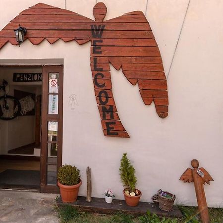 נובה מסטו פוד סמרקם Bike Bistro A Penzion U Vsech Andelu מראה חיצוני תמונה