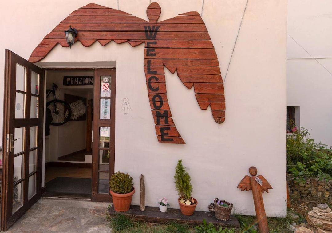 נובה מסטו פוד סמרקם Bike Bistro A Penzion U Vsech Andelu מראה חיצוני תמונה