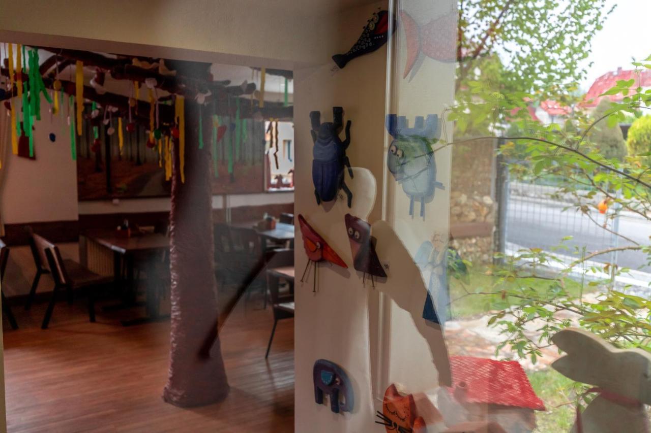 נובה מסטו פוד סמרקם Bike Bistro A Penzion U Vsech Andelu מראה חיצוני תמונה